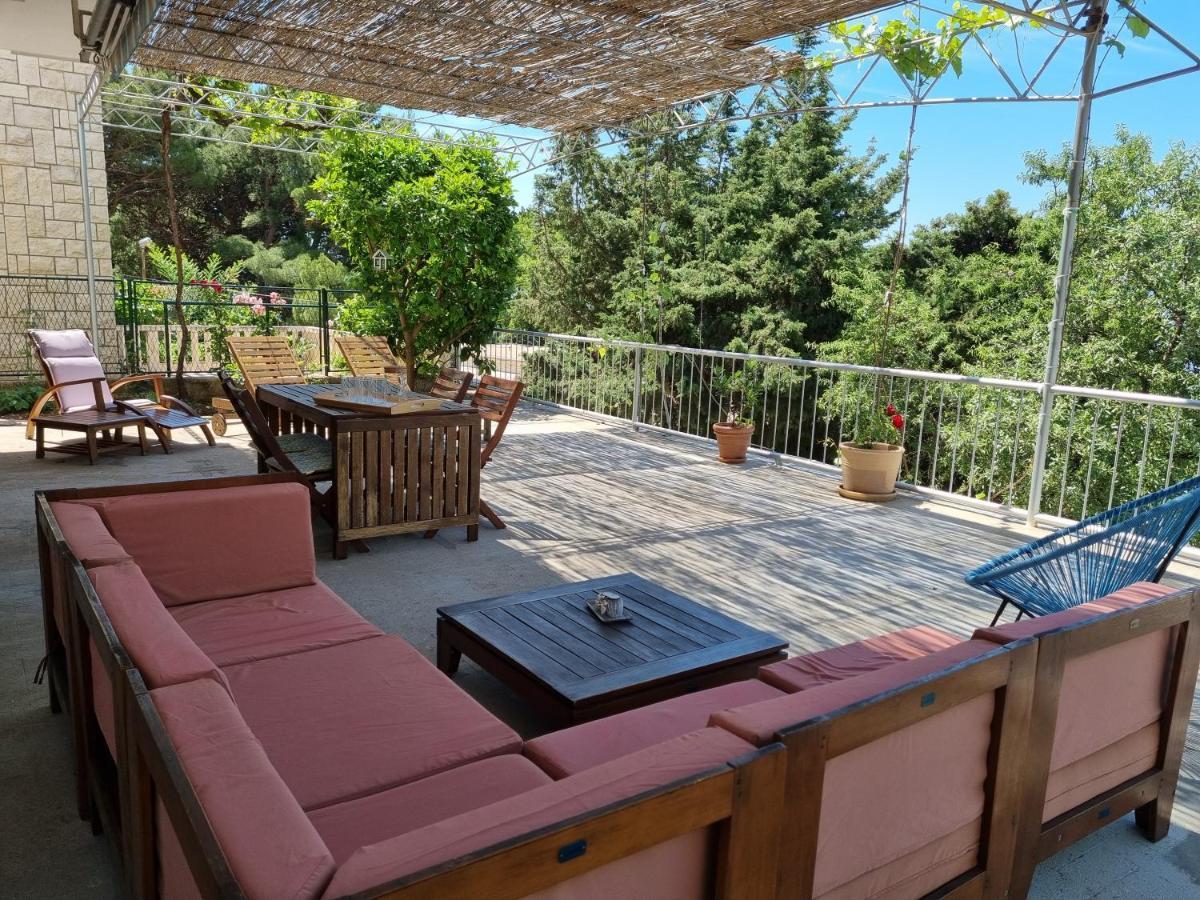 Cozy Apartments With Seafront Terraces Omis Exterior photo