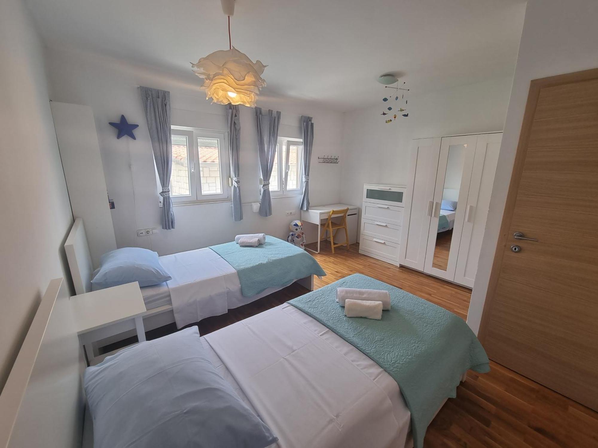Cozy Apartments With Seafront Terraces Omis Room photo